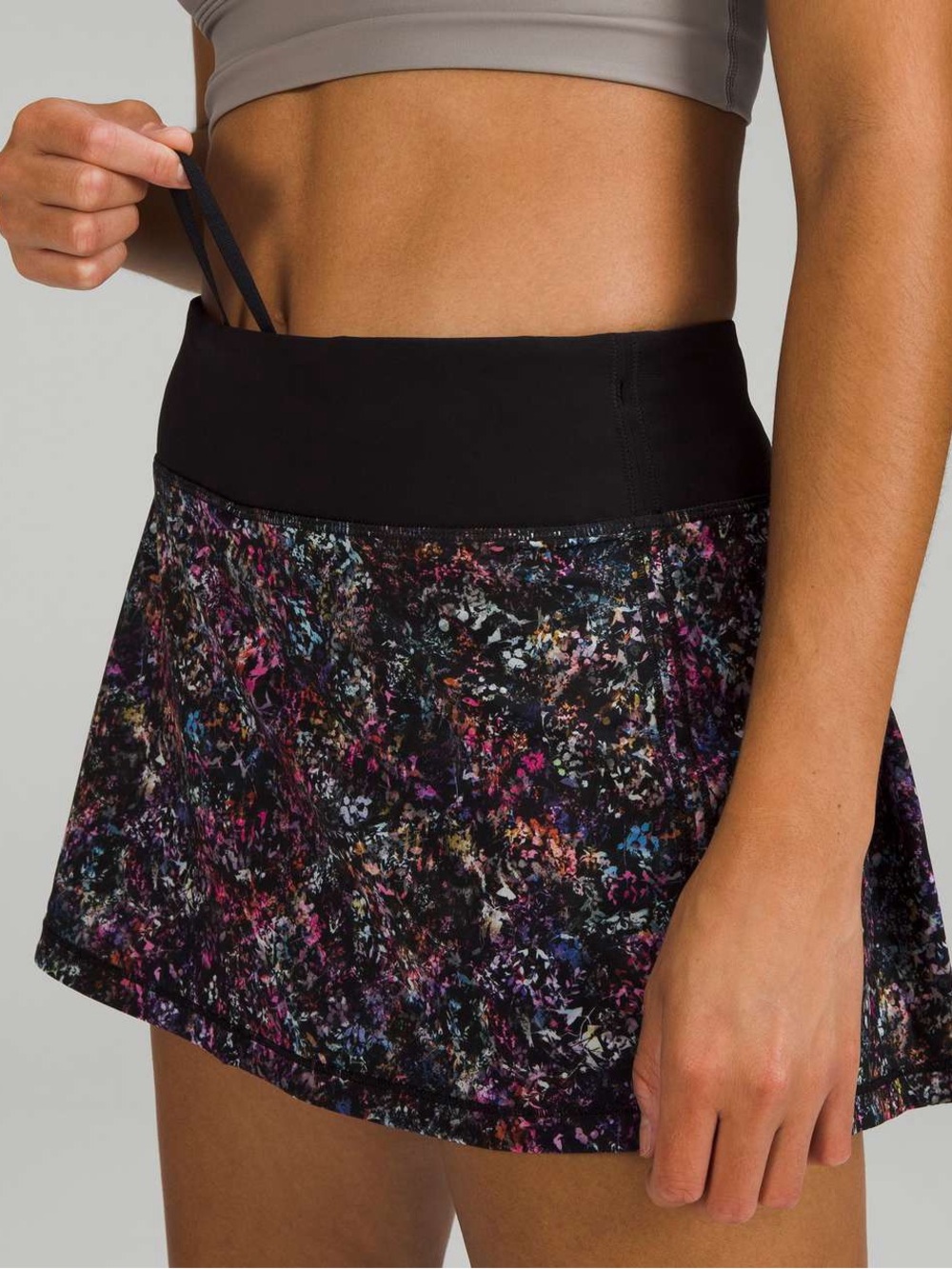 Lululemon Pace Rival Mid-Rise Skirt
Floral Spray Multi - Size 6